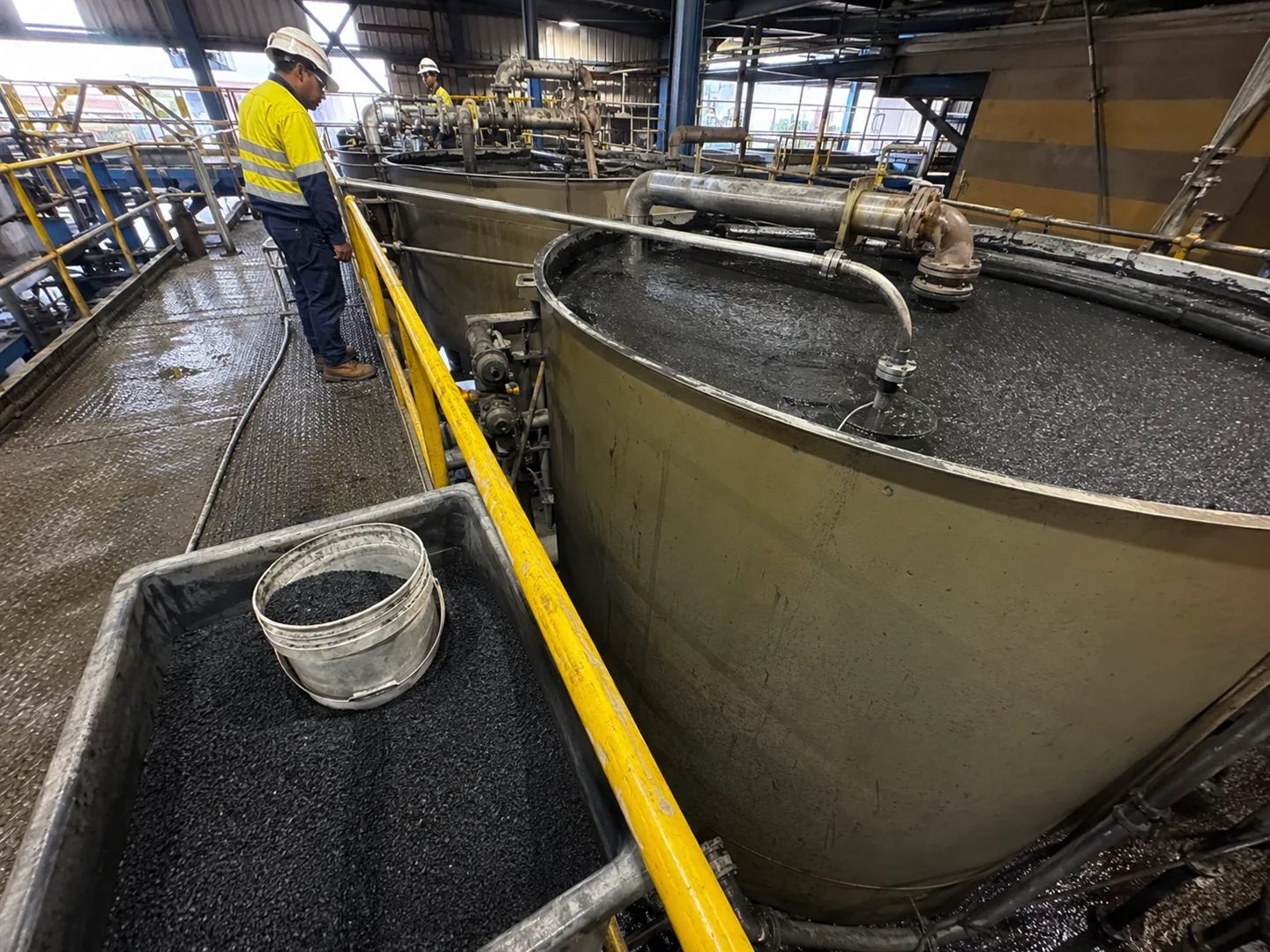 Adsorption tanks and process piping in a gold-recovery circuit