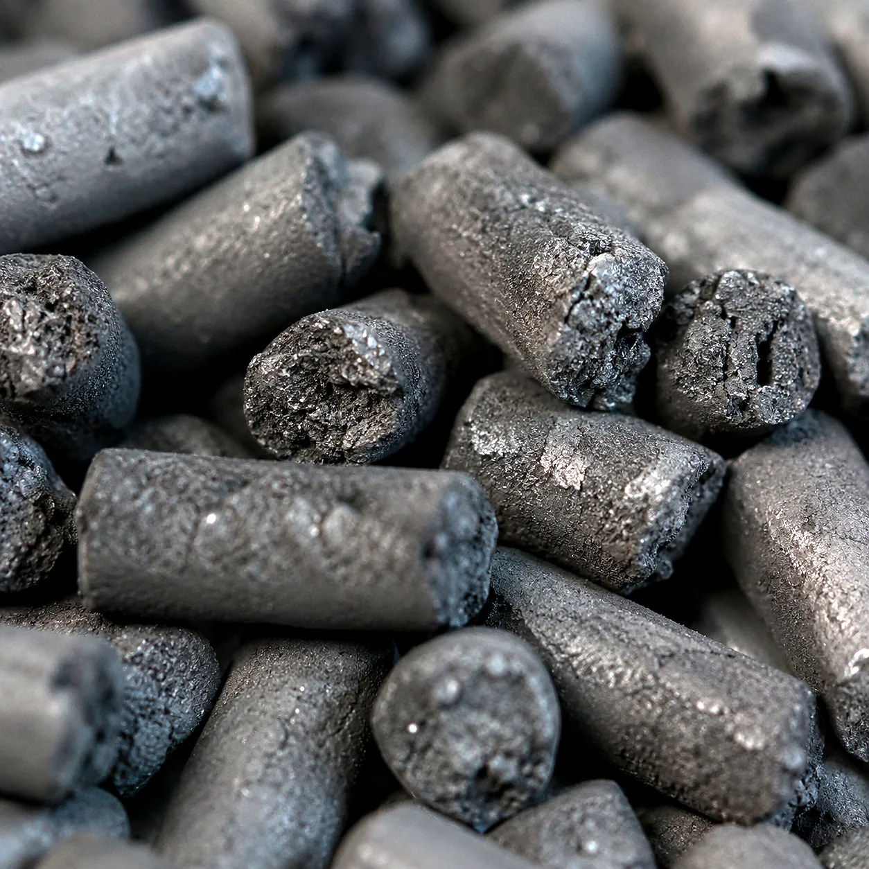 Close-up of 1.5mm to 8mm cylindrical extruded pellet activated carbon