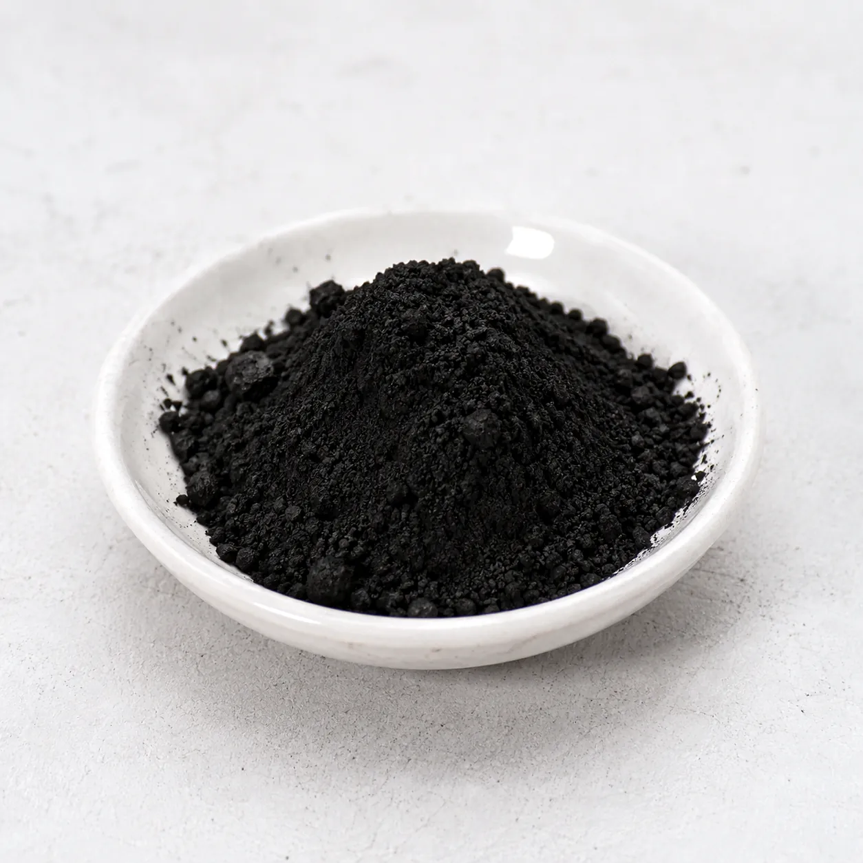 Decolorization powdered activated carbon in a ceramic bowl